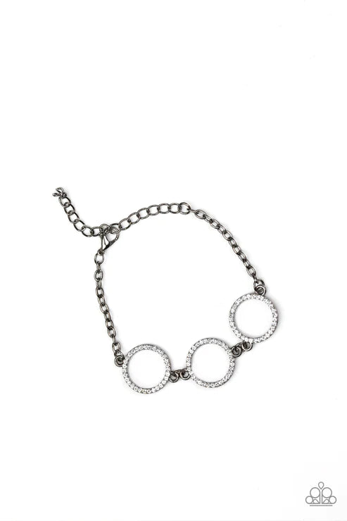 Dress The Part - Black/White Trio Encrusted Ring Link Bracelet B#3400