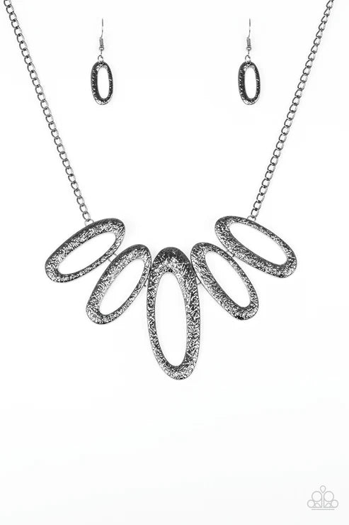 Easy, TIGRESS! - Oversized Black Embossed Radiating Textures Asymmetrical Oval Links Necklace N#6547