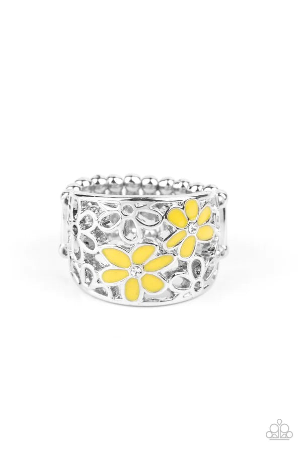 Clear as DAISY - Yellow Dotted White Encrusted Centers Duo Flowers Bloom Airy Stenciled Backdrop Silver Daisy Filigree Seasonal Flair Ring R#1178