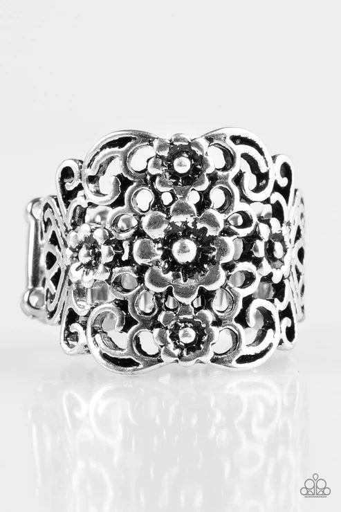 Divinely Daisy - Oversized Silver Antiqued 3D Daisies Bloom Whimsical Floral Ring R#1875