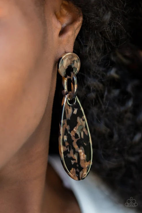 A HAUTE Commodity - Oversized Black Speckled Marble Retro Earrings E#3113