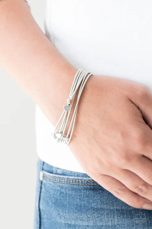 Charmingly Cupid - Silver 3D Floating Hearts Slide Along Interlocking Stretchy Wires Bracelet Stack B#7288