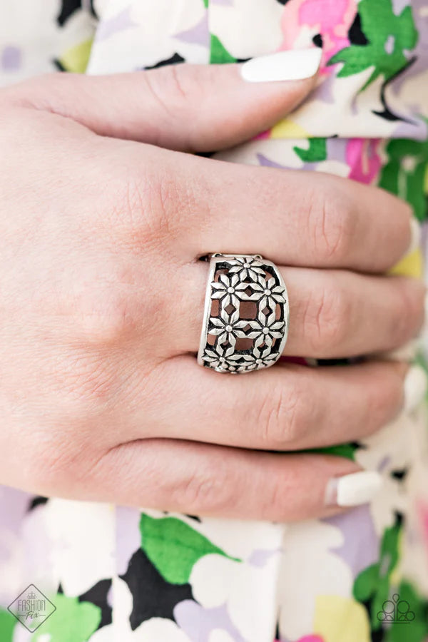 Crazy About Daisies - Silver 3D Daisies Floral Ring R#6895