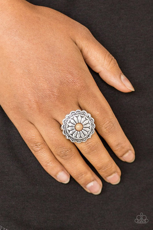 Daringly Daisy - Brown Flower Daisy Ring R#5876