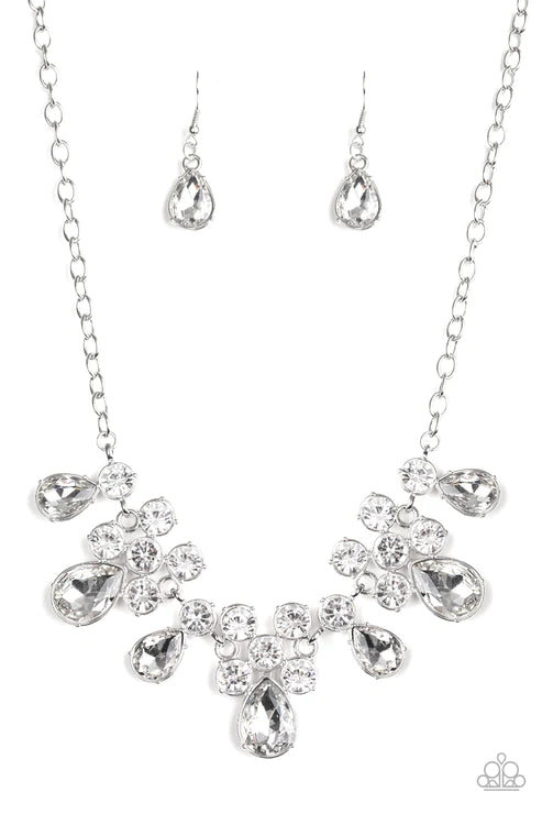 Debutante Drama - White Round/Teardrop Coalesce Fringe Collar Necklace N#2743