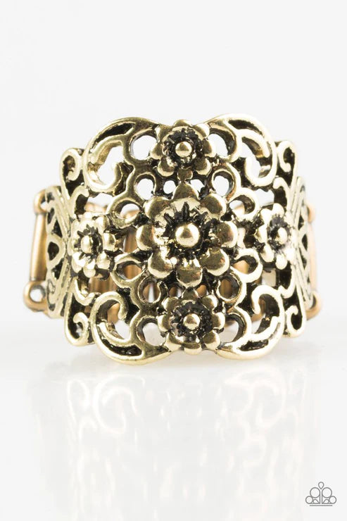 Divinely Daisy - Oversized Brass Antiqued 3D Daisies Bloom Whimsical Floral Ring R#6146