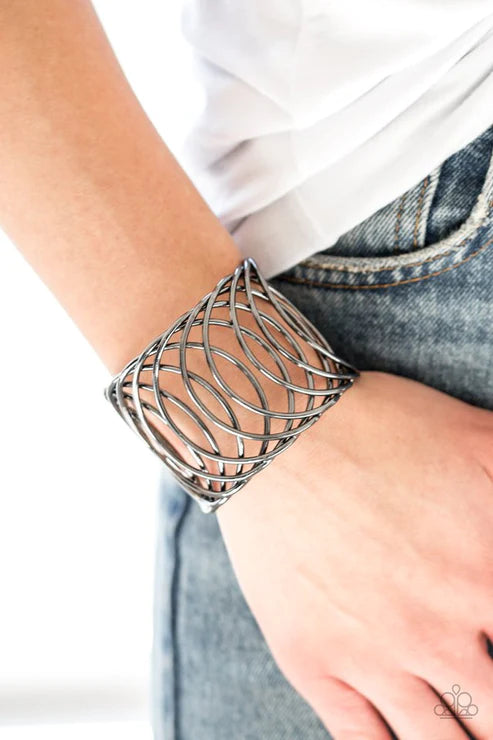 Dizzyingly Diva - Oversized Black Overlap Dizzy Circular Cuff Bracelet B#3820
