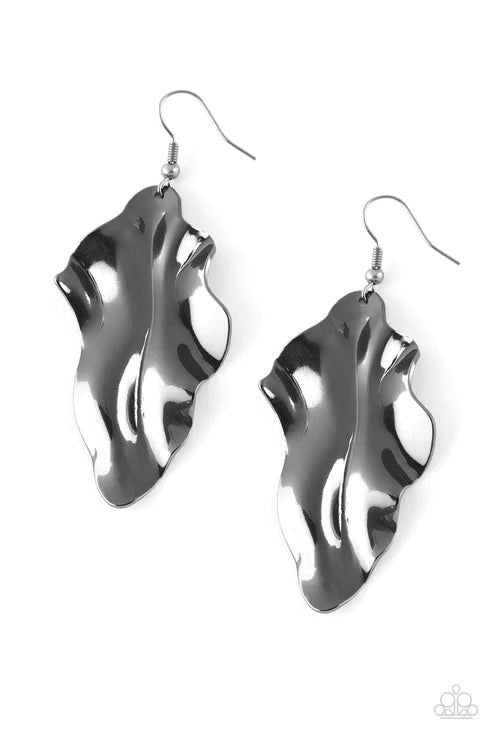 Fall Into Fall - Oversized Black High-Sheen Finish Rippling 3D Leaf Falls Earrings E#5428