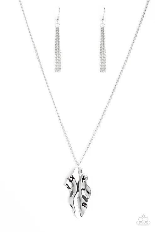 Fiercely Fall - Silver Elongated Silver Chain Rippling Life-like Pendant Necklace N#7418