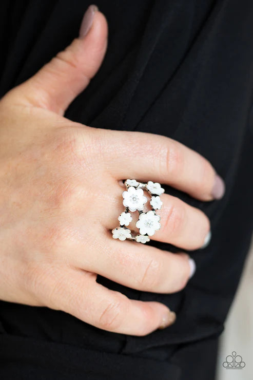 Floral Crowns - Oversized White Connected 3D Flower Crown Ring R#3703