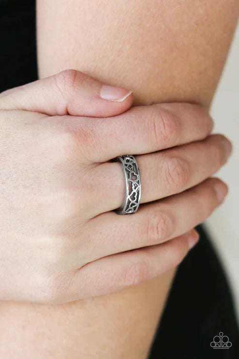 HEART Me Out! - Silver Airy 3D Heart Connect Silhouettes Ring R#6450