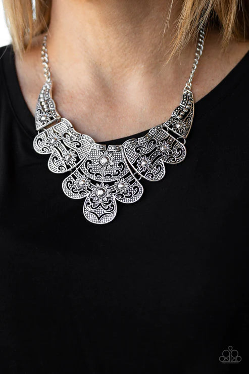 Mess With The Bull - Oversized Silver Embossed Floral Connected Plates Necklace N#3071