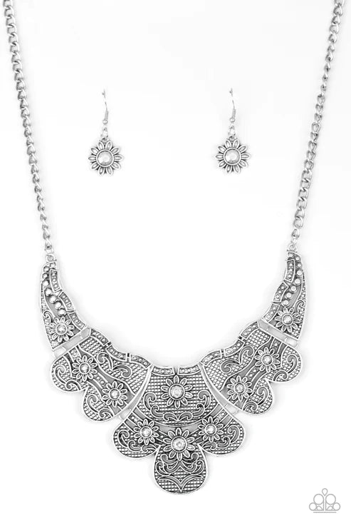 Mess With The Bull - Oversized Silver Embossed Floral Connected Plates Necklace N#3071