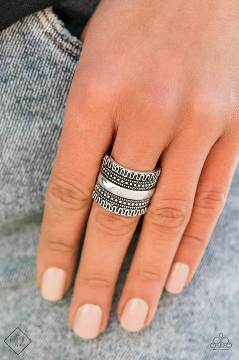 Sahara Style - Oversized Silver Collision Smooth Flanked Winding Textured Ring R#3156