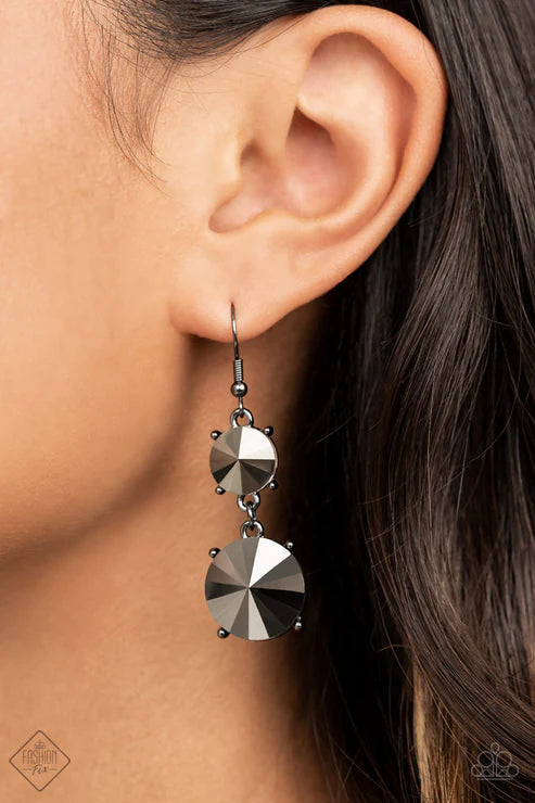 Sizzling Showcase - Oversized Black Duo Pronged Gunmetal Fittings Hematite Dramatic Link Bold Smoldering Lure Drip Earrings E#7440