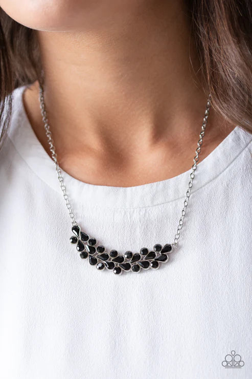 Special Treatment - Black Round/Teardrop Bowing Necklace N#3880