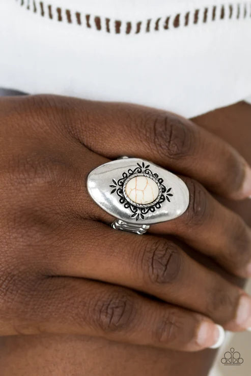 Stone Gardens - White Oval Leafy Crackle Stone Ring R#6451
