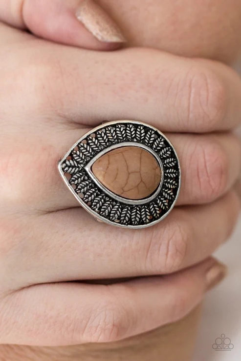 Totally Tropicana - Oversized Brown Chiseled Leafy Foliage Tranquil Teardrop Stone Ring R#6522