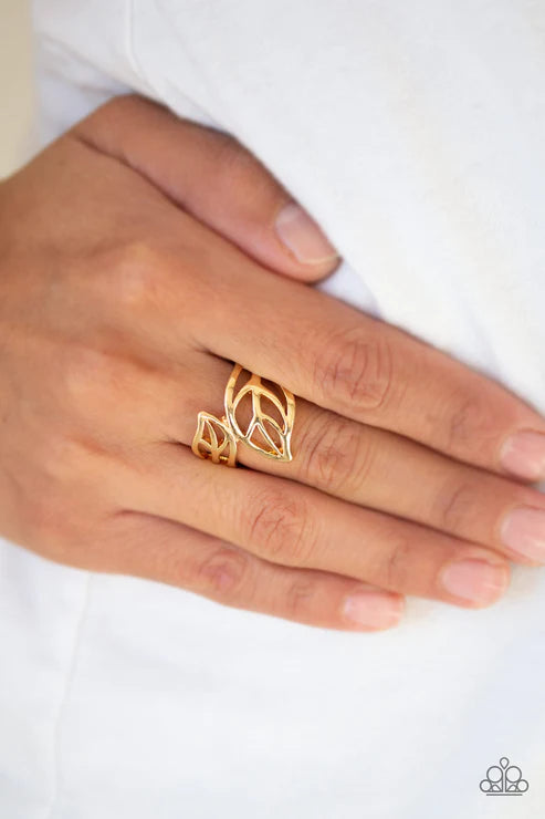 LEAF It All Behind - Gold High-Sheen Leafy Curl Ring R#4150
