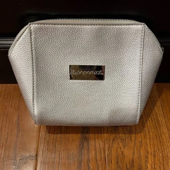 *NEW* Collectible Convention LOP Silver Quilted Jewelry/Cosmetic Glam Leather Bag