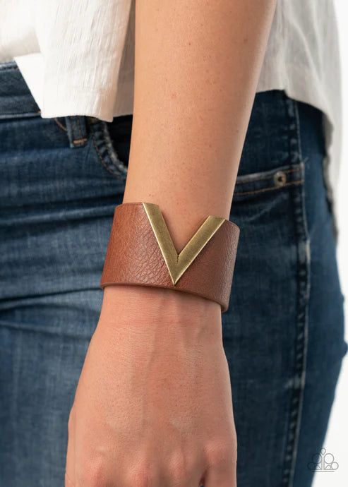 Claws Out - Oversized Brown Thick V-Shaped Brass Slices Leather Adjustable Snap Closure Bracelet B#1675