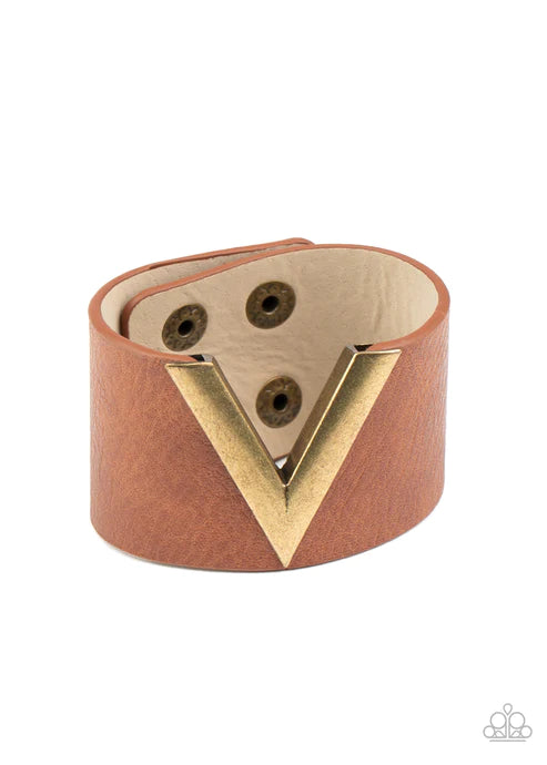 Claws Out - Oversized Brown Thick V-Shaped Brass Slices Leather Adjustable Snap Closure Bracelet B#1675