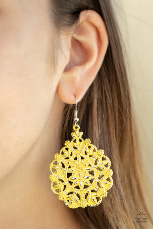 Floral Affair - Sunny Yellow Rustic Flowery Filled Coalesce Teardrop Earrings E#2418