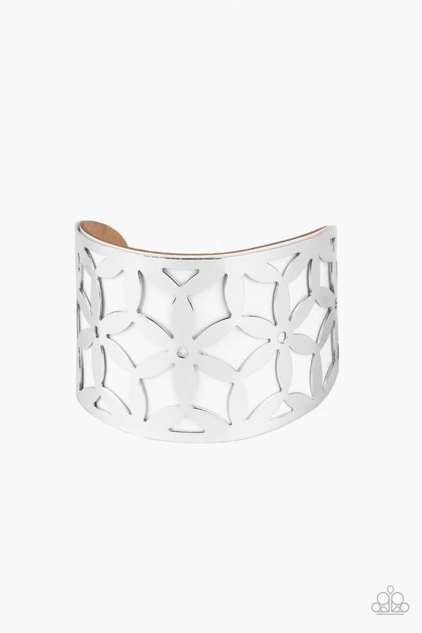 Garden Fiesta - Oversized White Stenciled 3D Daisy Peek Out Leather Cuff Bracelet B#458