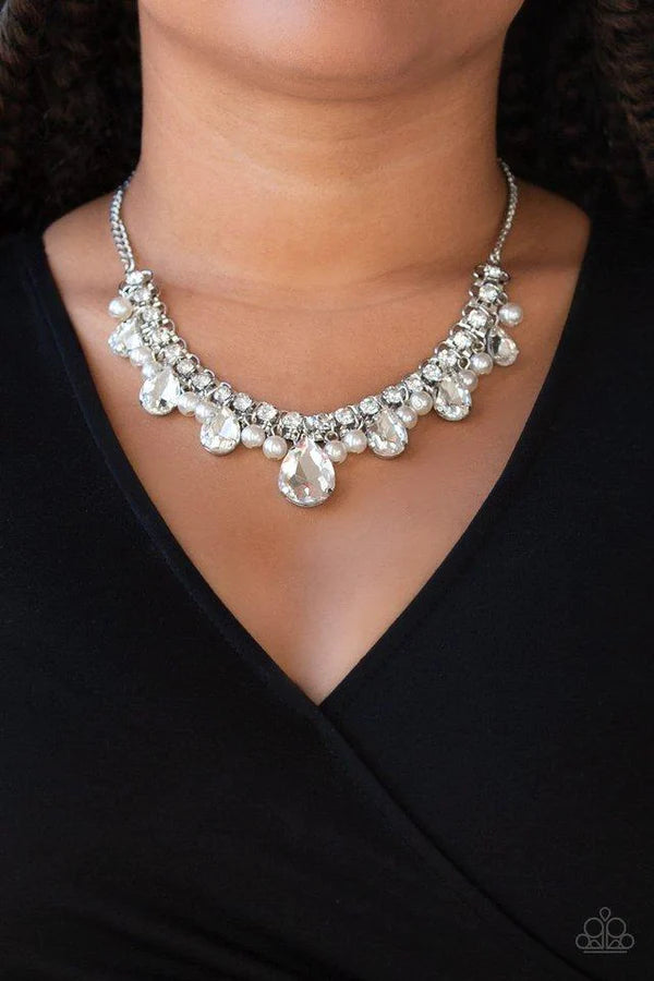 Knockout Queen - Bubbly White Pearl Exaggerated Knockout Teardrop Fringe Necklace N#940