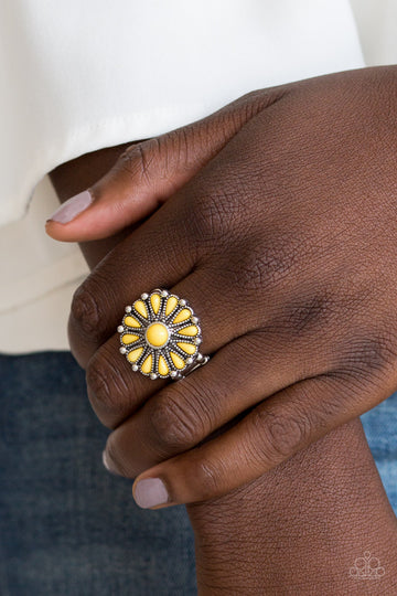 Poppy Pop-tastic - Sunny Yellow Studded Spin Floral Ring R#1206