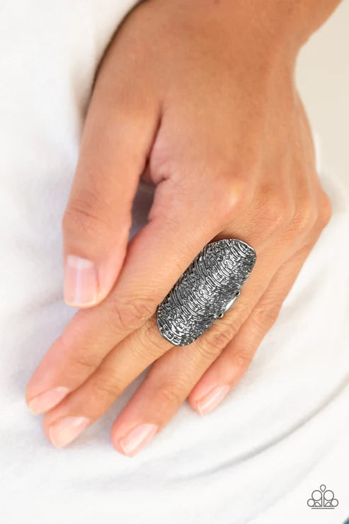 Record-Breaking Ripple - Oversized Black Round Ripple Textured Ring R#1521