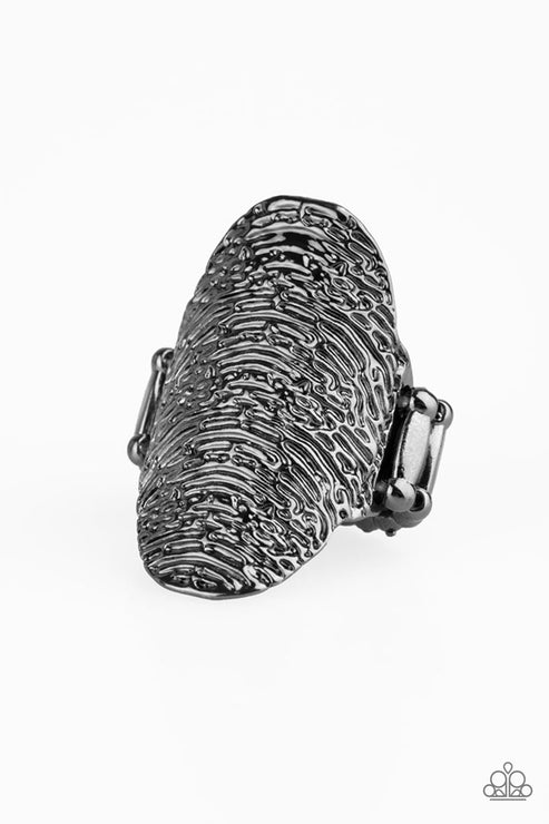 Record-Breaking Ripple - Oversized Black Round Ripple Textured Ring R#1521