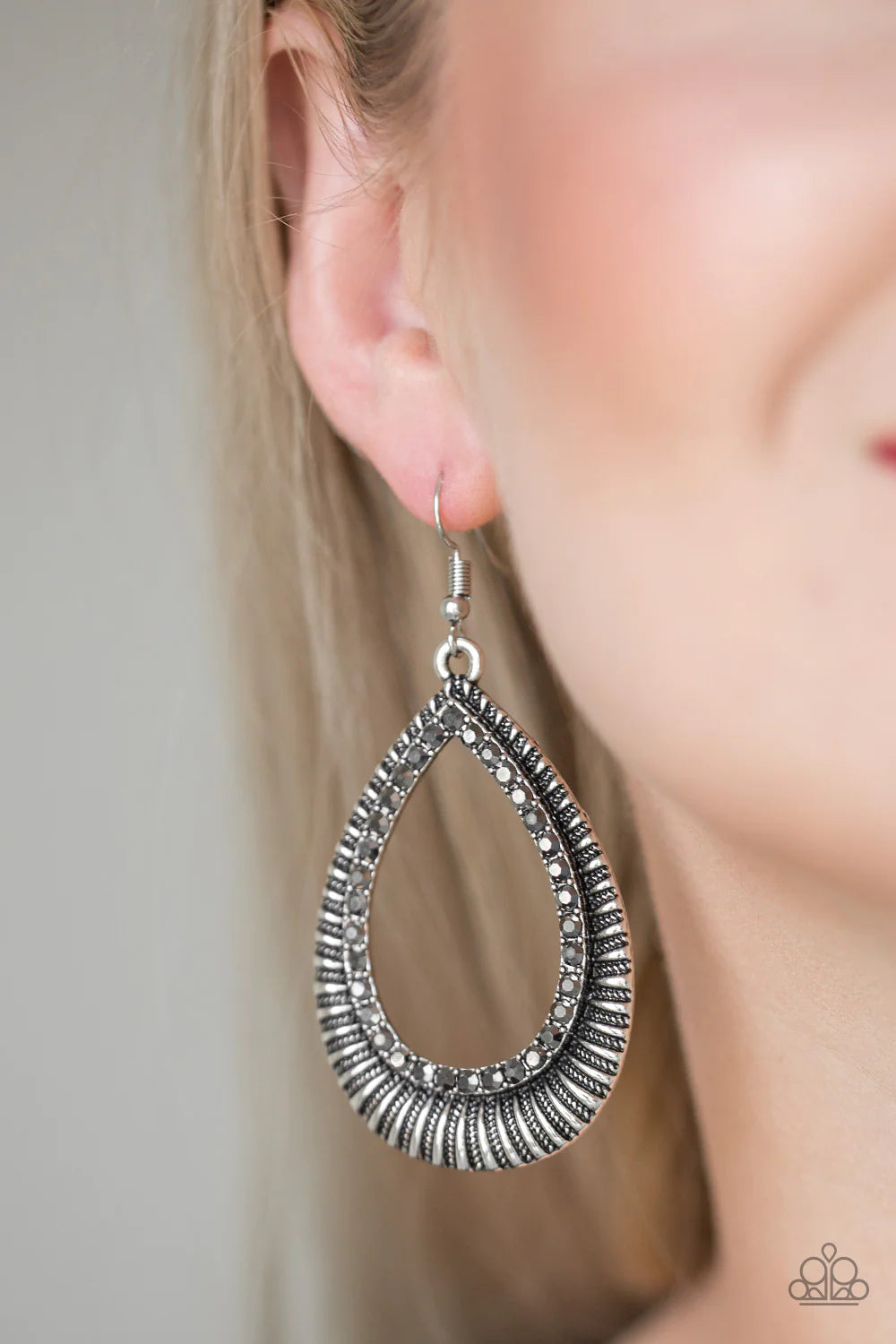 Right As REIGN - Oversized Silver Hematite Spin Encrusted Textured Earrings E#1318