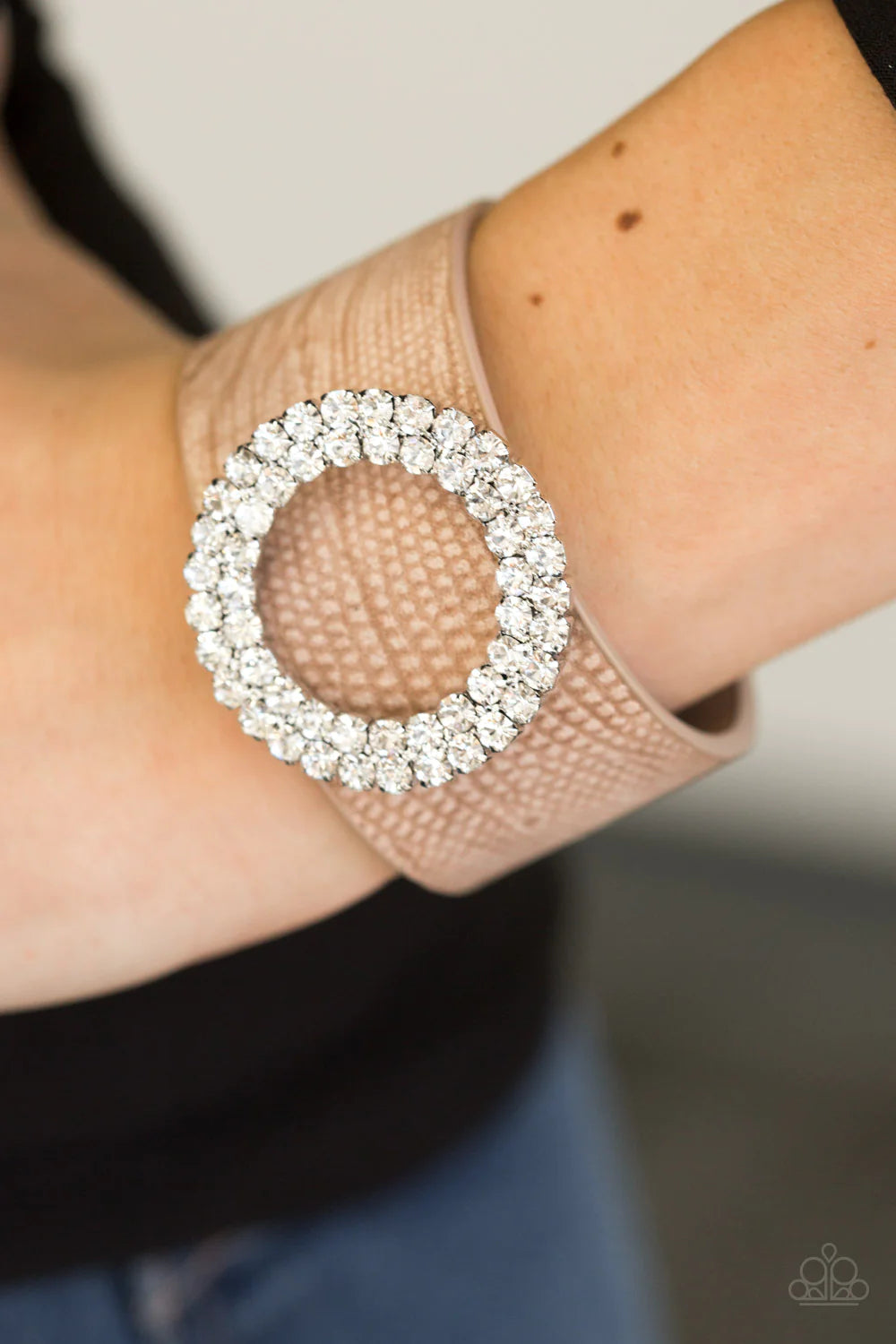 Ring In The Bling - Brown Round Encrusted Ring Textured Slide Along Rustic Leather Bracelet B#1028