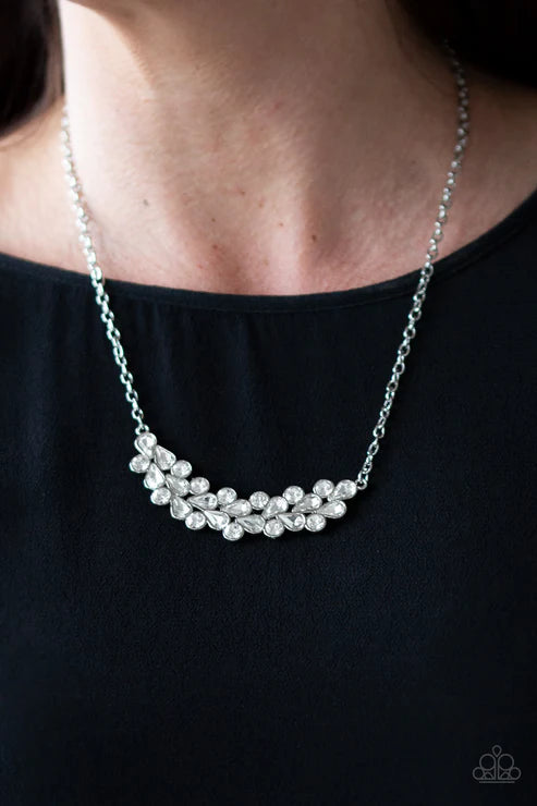 Special Treatment - White Round/Teardrop Bowing Necklace N#2151