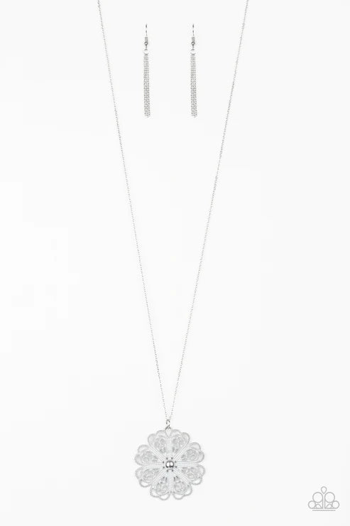 Spin Your PINWHEELS - White Floral Petal Filigree Necklace N#1720